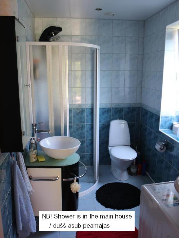 Cozy Summer House With Free Parking Near City Center & Beach Kuressaare Eksteriør billede