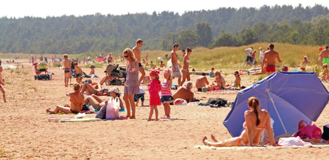 Cozy Summer House With Free Parking Near City Center & Beach Kuressaare Eksteriør billede
